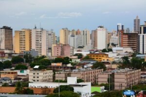 bairro do campo grande sp com seu predio e casa