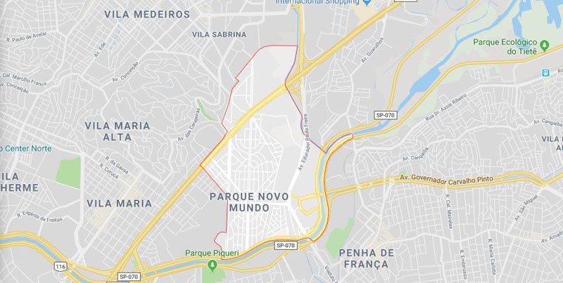 Profissional realizando desentupimento no Parque Novo Mundo
